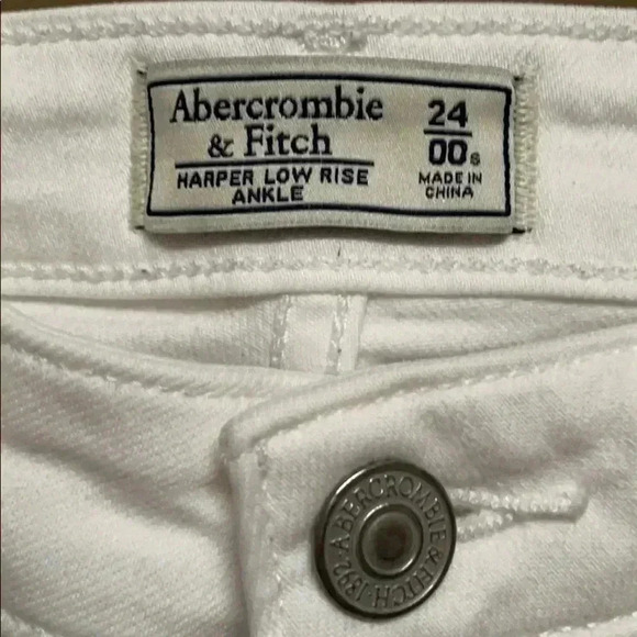 ABERCROMBIE & FITCH Women’s Distressed White Jeans - Picture 3 of 4